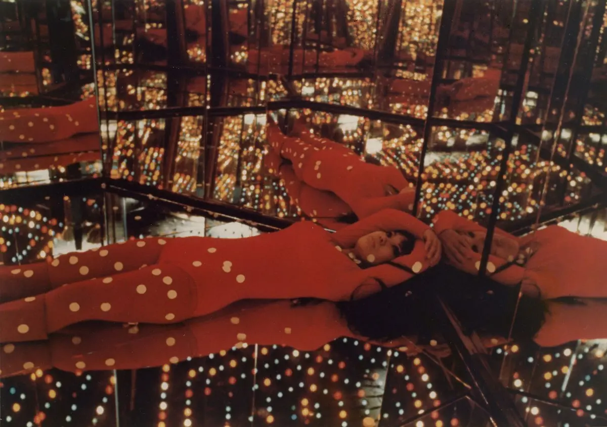 Kusama’s Peep Show or Endless Love Show. Installed at Castellane Gallery, New York, 1966.