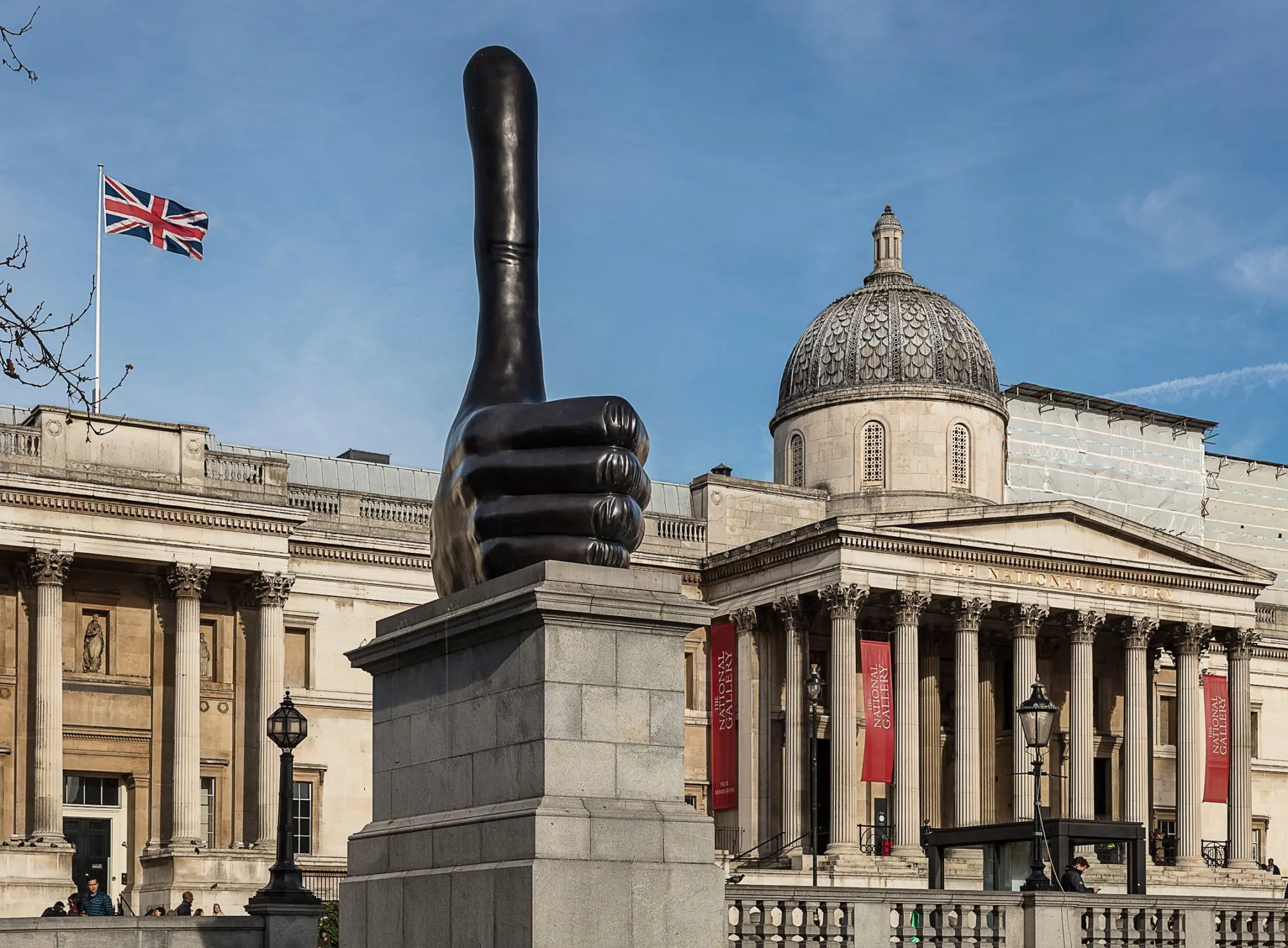 David Shrigley's Really Good, 2016, bronze, 680 x 380 x 160 cm