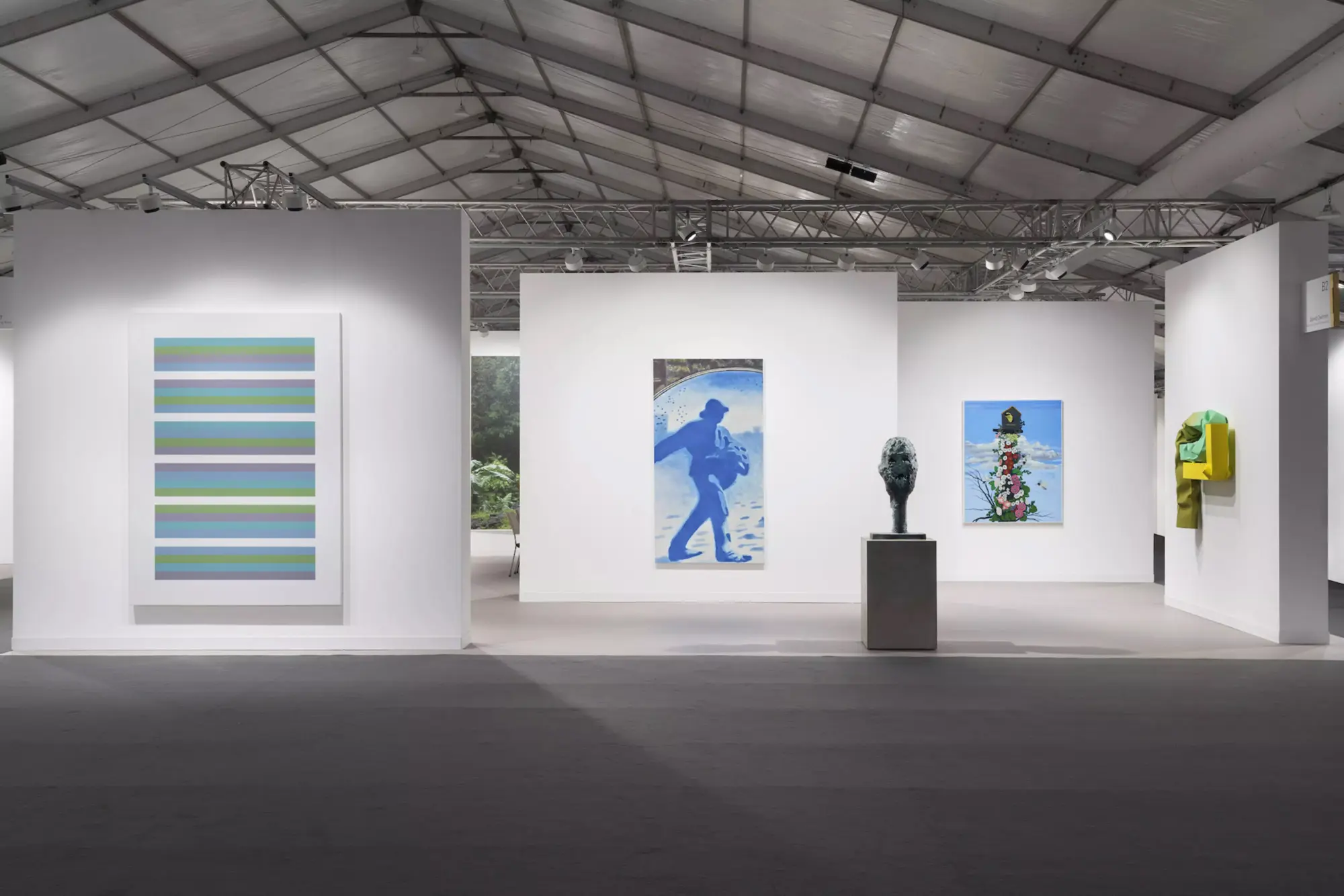Installation view of David Zwirner’s booth at Frieze London, 2022.