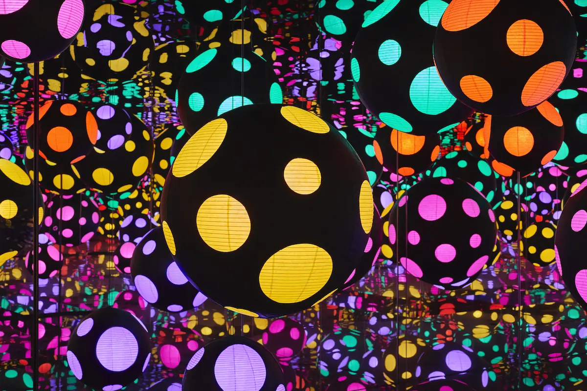Yayoi Kusama, Infinity Mirrored Room—My Heart Is Dancing Into the Universe, 2018.