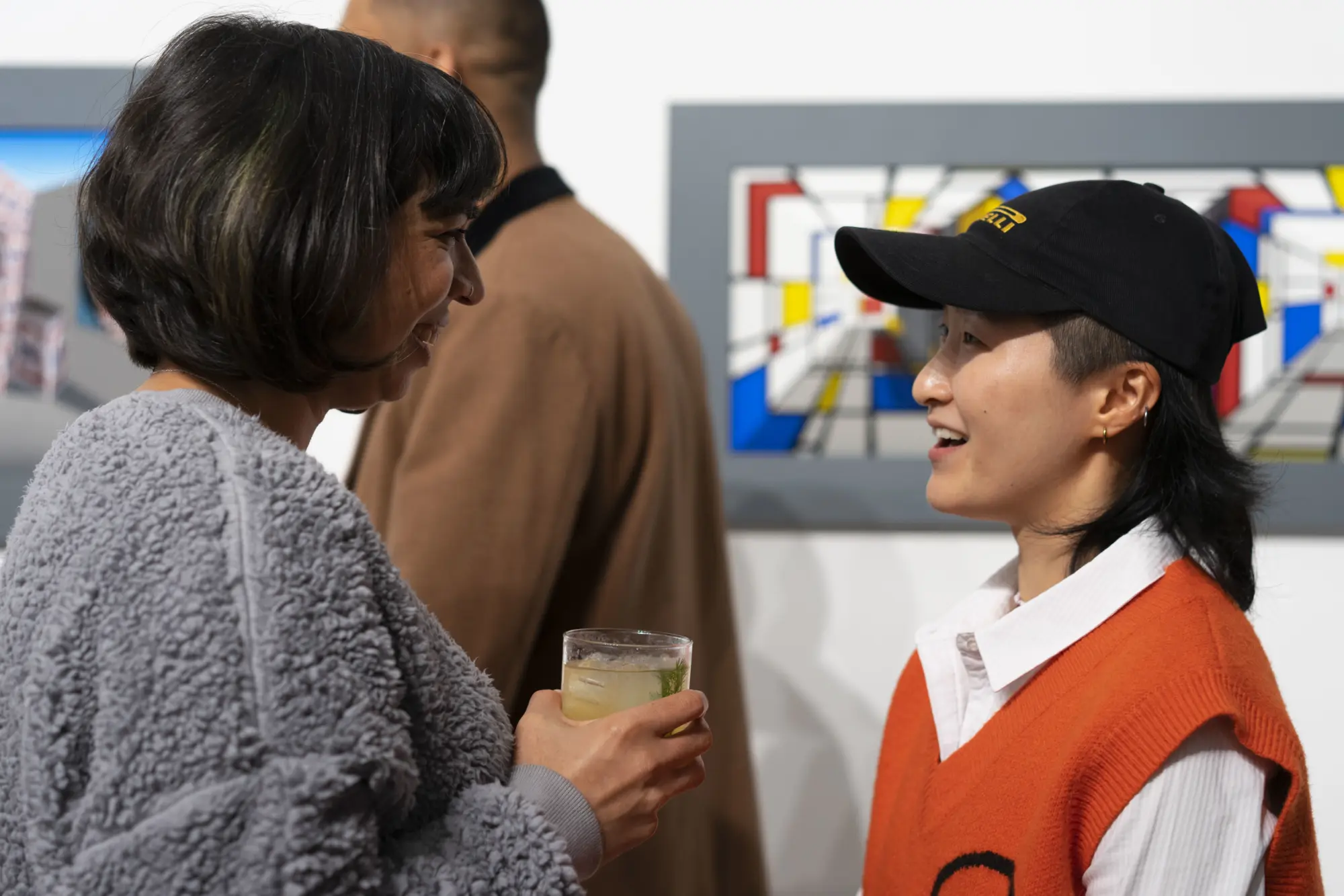 Hang-Up's Fabiola, Charlotte, Marian and Tinka with clients and friends of the gallery.