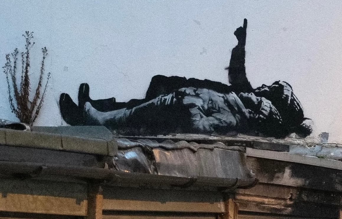 Latest Banksy: Stargazing Children