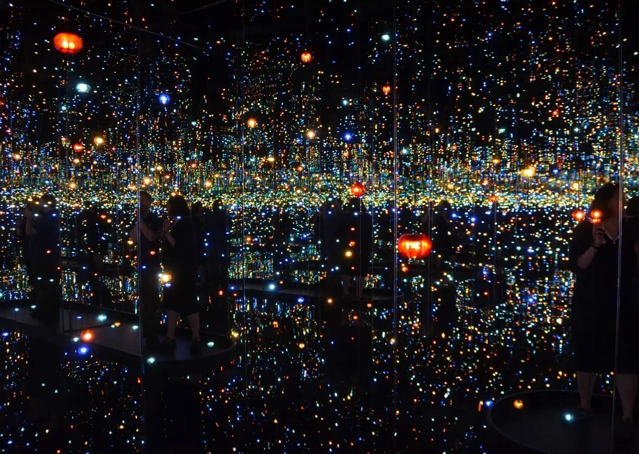 Infinity Mirror Rooms