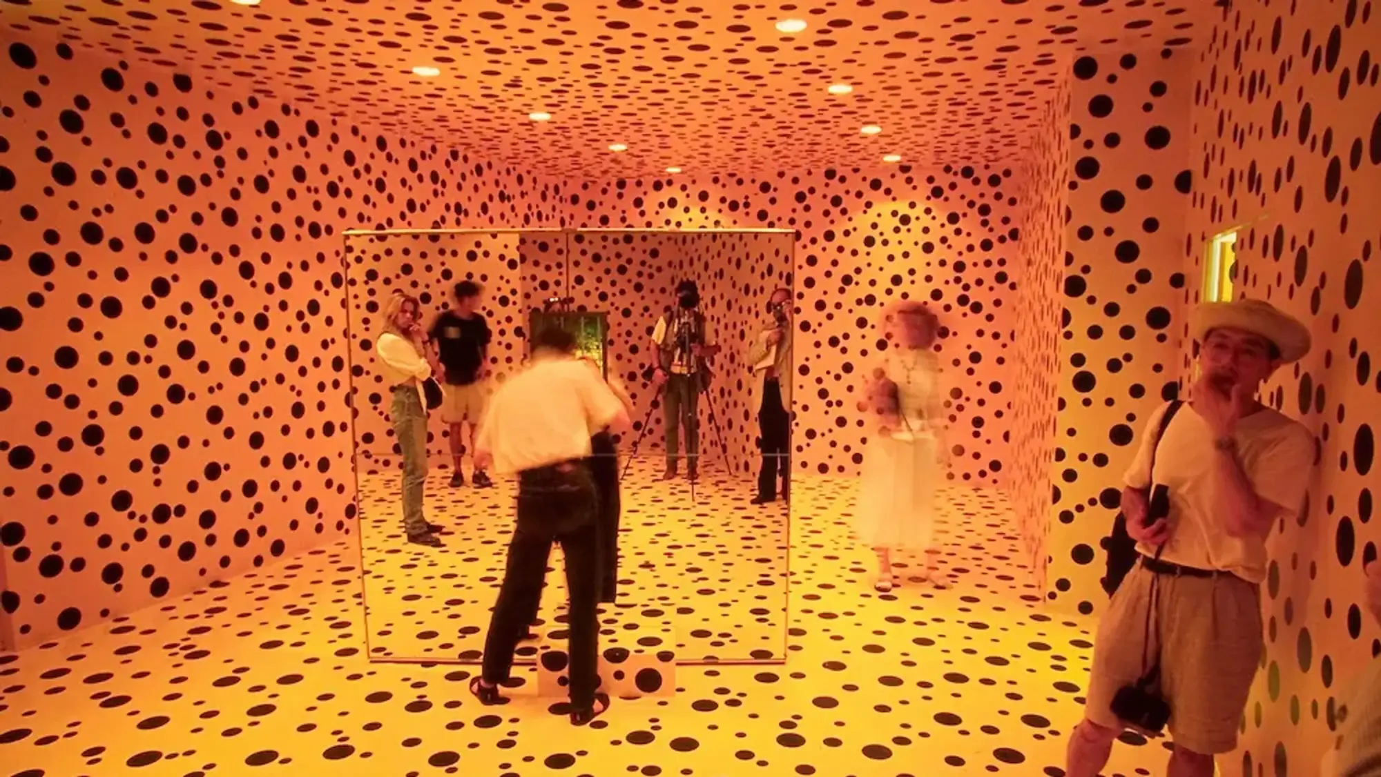 Yayoi Kusama, Mirror Room (Pumpkin), 1991, Japanese Pavilion, Installation view, 45th Venice Biennale, 1993