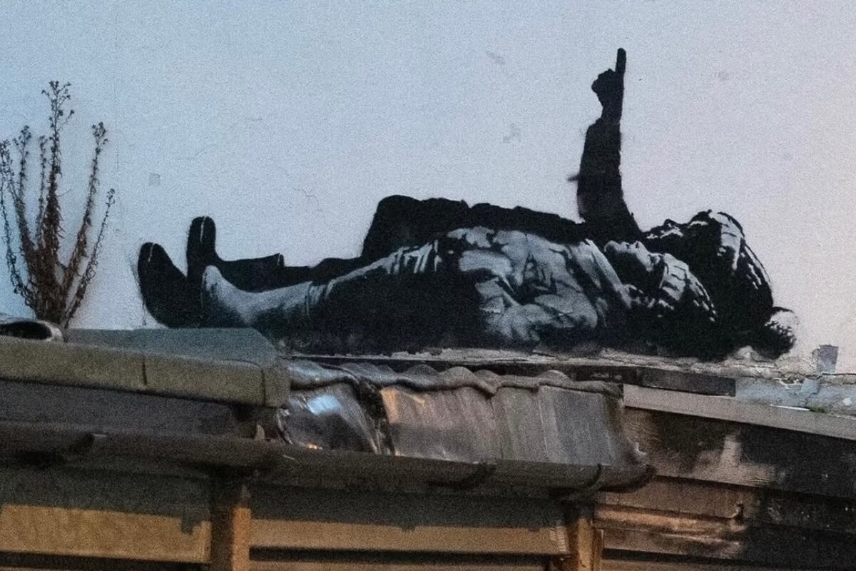 New Banksy's: Stargazing Children Become a Message on Homelessness