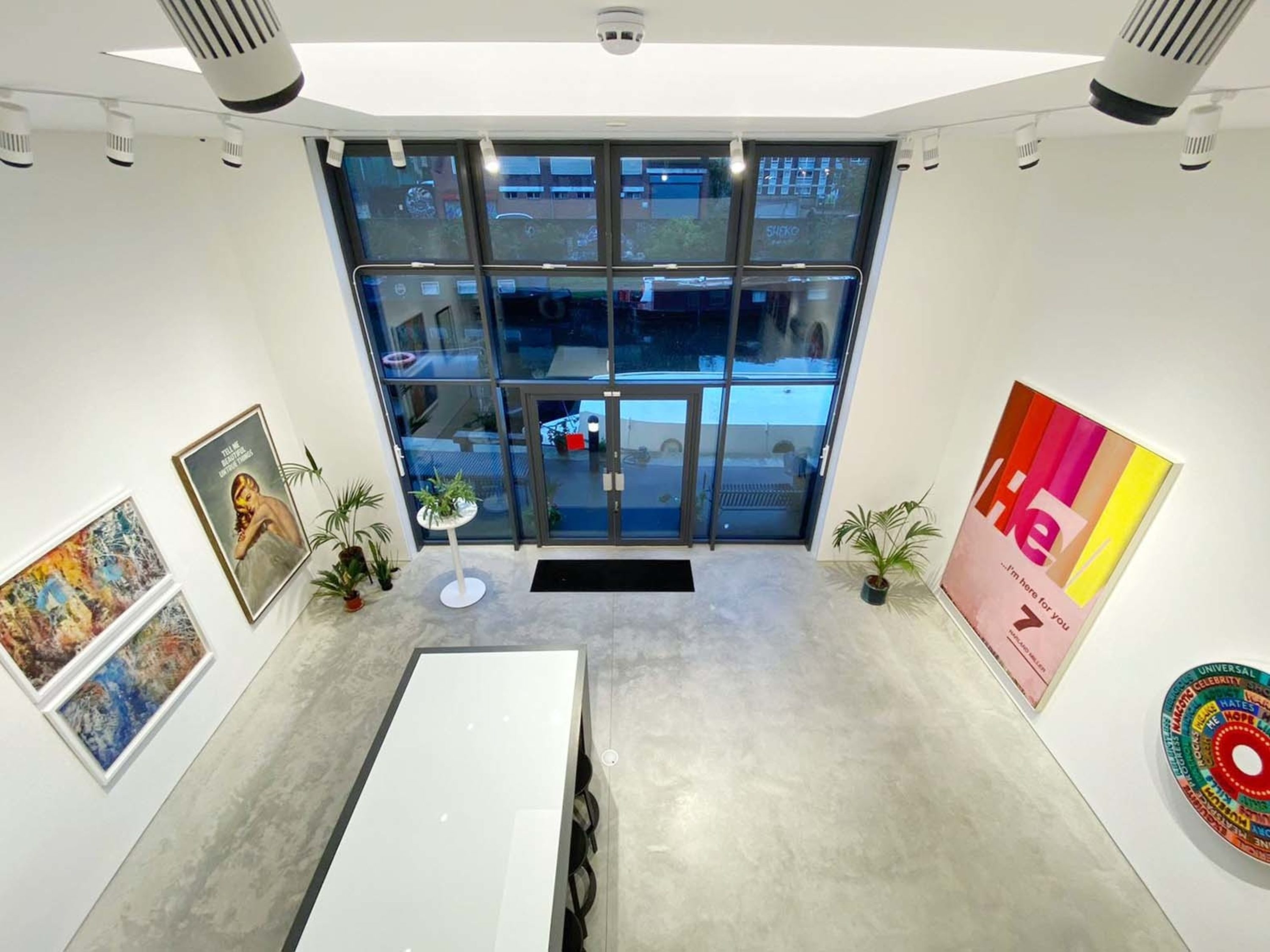 Hang-Up welcomes you to our latest show, to be enjoyed from the comfort of your home...